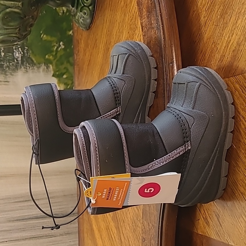 New with tags! Cat & Jack Lenny Boys 5 black winter waterproof snow boots